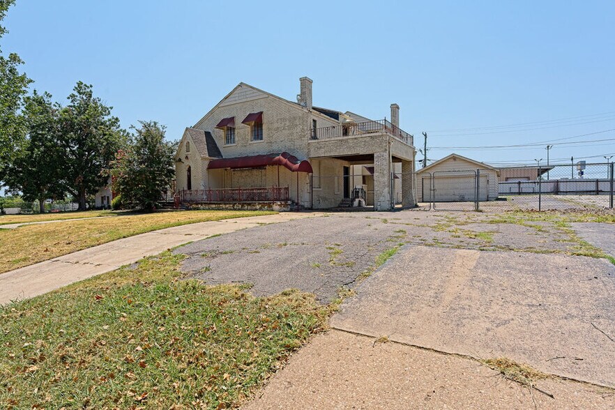 More Photos Of 400 SW 28th St, Oklahoma City Specialty For Sale