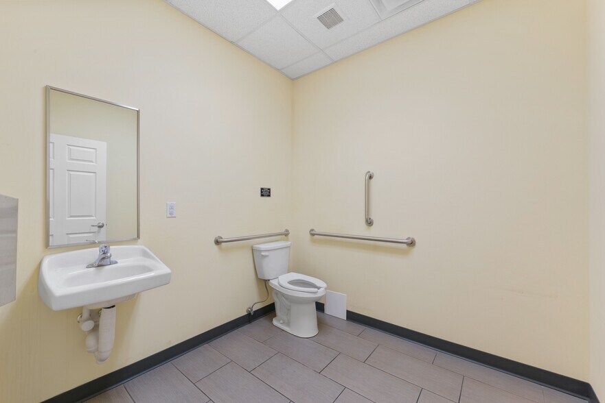 More Photos Of 160 Bethlehem Pike, Colmar Freestanding For Lease