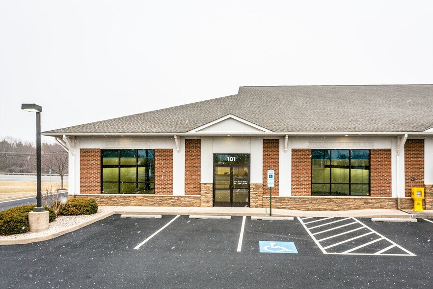 More Photos Of 16 Gosnell, Staunton Medical For Sale