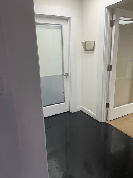 More Photos Of 18305 Biscayne Blvd, Aventura Office For Lease