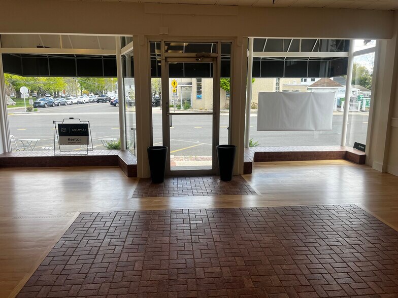 More Photos Of 89 Whitfield St, Guilford Storefront Retail Office For Lease