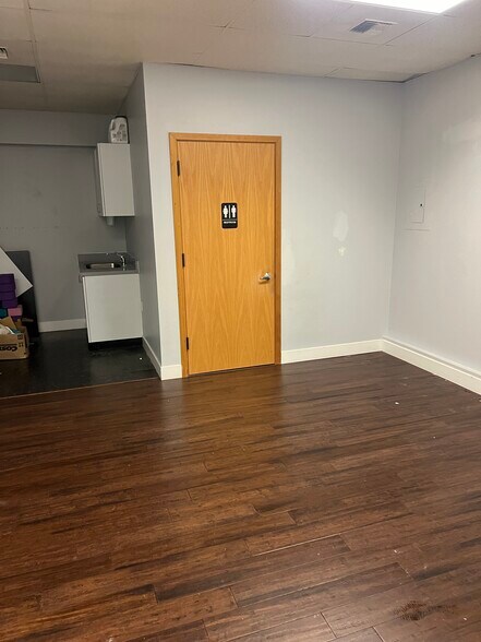 More Photos Of 9623 32nd St SE, Lake Stevens Storefront For Lease