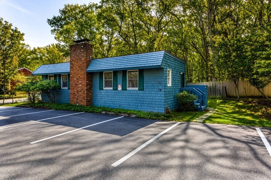 More Photos Of 512 Three Mile Harbor Hog Creek Hwy, East Hampton Loft Creative Space For Lease