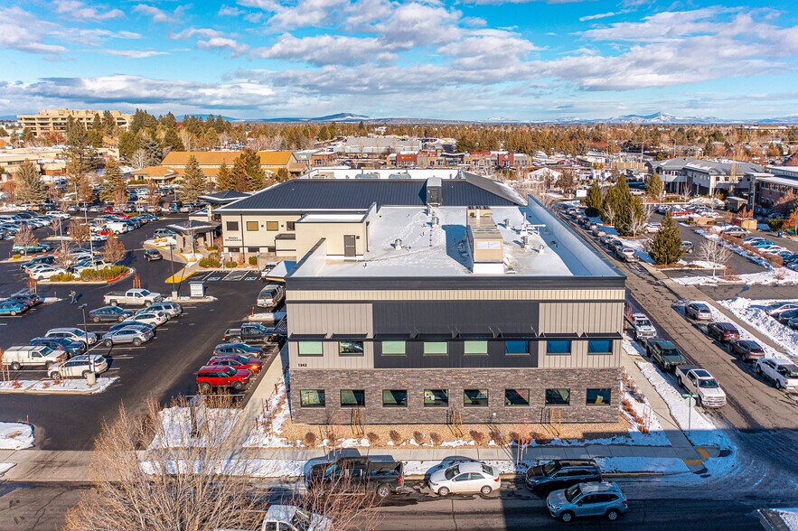 More Photos Of 1342 NE Medical Center Dr, Bend Medical For Lease