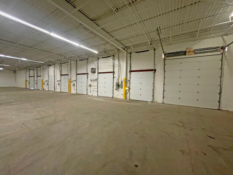 More Photos Of 1095 Wilton Grove Rd, London Warehouse For Lease