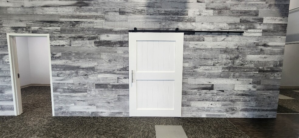 More Photos Of 6881 Kingspointe Pky, Orlando Flex For Sale