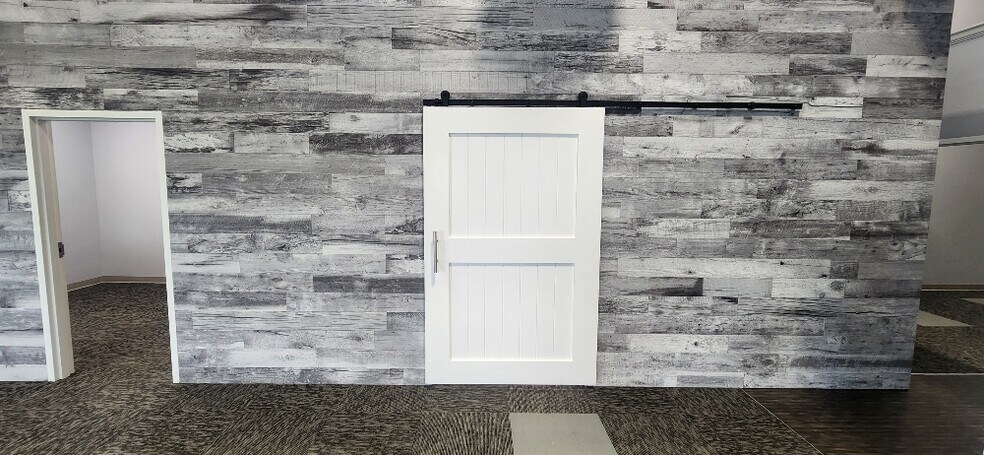 More Photos Of 6881 Kingspointe Pky, Orlando Flex For Lease