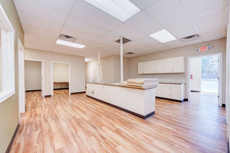 More Photos Of 5820 66th St, Lubbock Storefront Retail Office For Sale