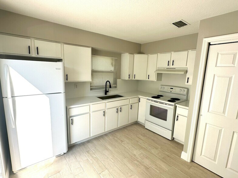 More Photos Of 7309 N Hutton pl, Tampa Apartments For Sale