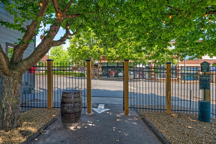 More Photos Of 81 Coxe Ave, Asheville Storefront Retail Office For Lease