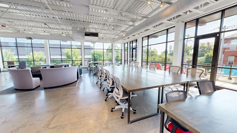 More Photos Of 402 SW A St, Bentonville Bank For Lease