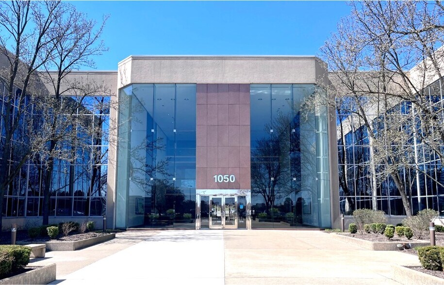 More Photos Of 1050 Wilshire Dr, Troy Office For Lease