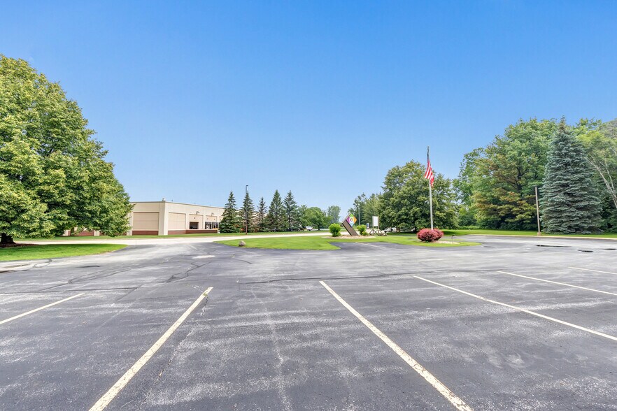 More Photos Of 2980 Walker Dr, Green Bay Office For Sale