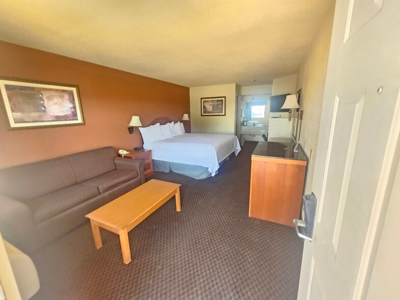 More Photos Of 143 Highway 65 S, Tallulah Hospitality For Sale