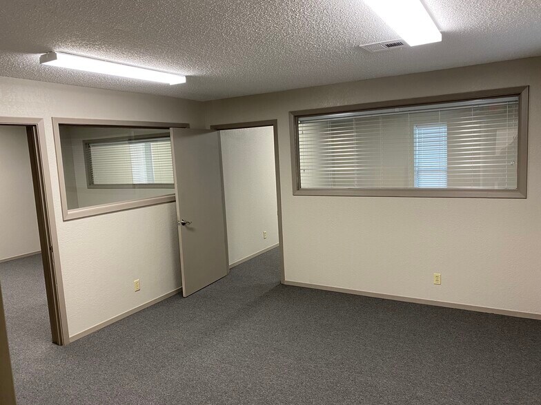 More Photos Of 522 Benson Ln, Roanoke Office For Lease