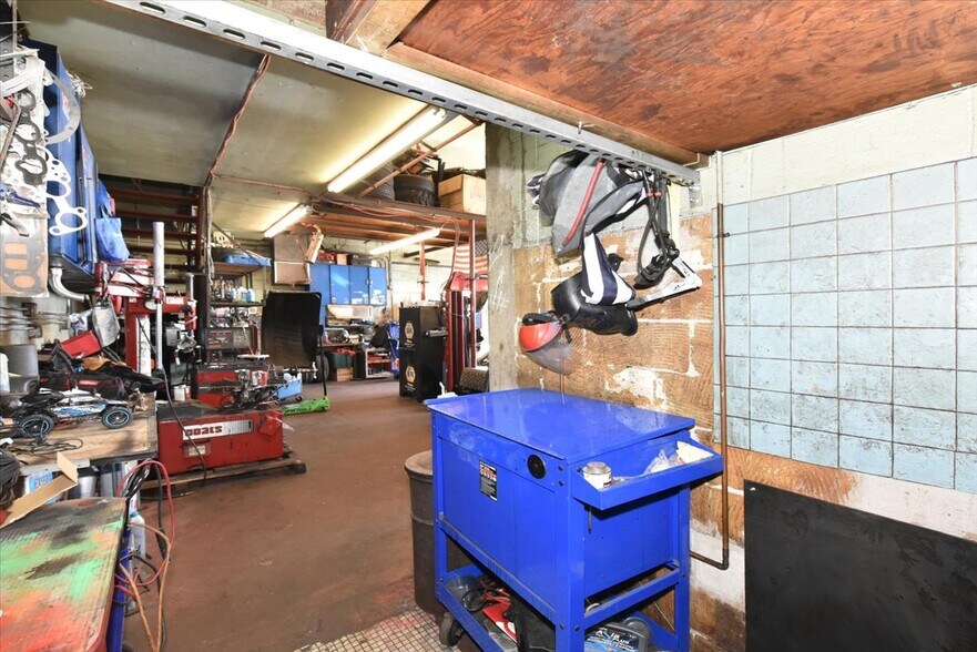 More Photos Of 815 Old Country Rd, Westbury Auto Repair For Sale