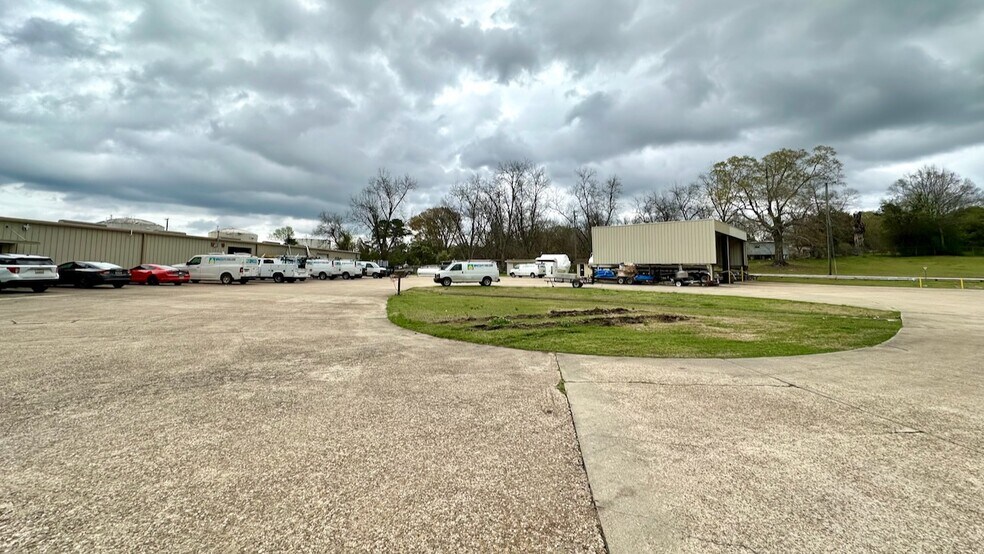 More Photos Of 180 Hunter Loop Rd, Montgomery Warehouse For Lease