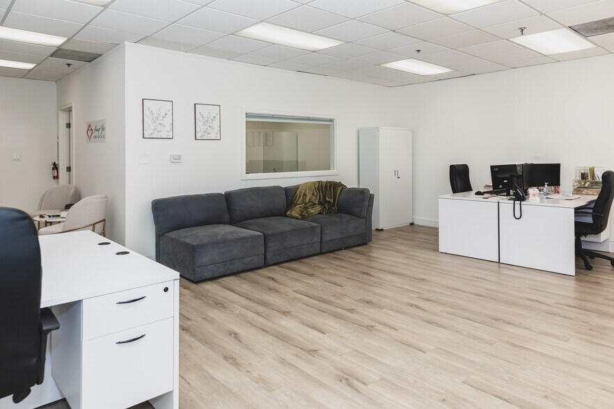 More Photos Of 111 N Jackson St, Glendale Office For Sale
