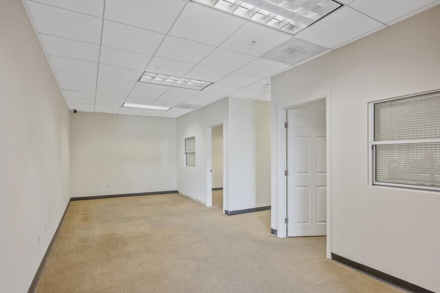 More Photos Of 5018 Chesebro Rd, Agoura Hills Medical For Sale