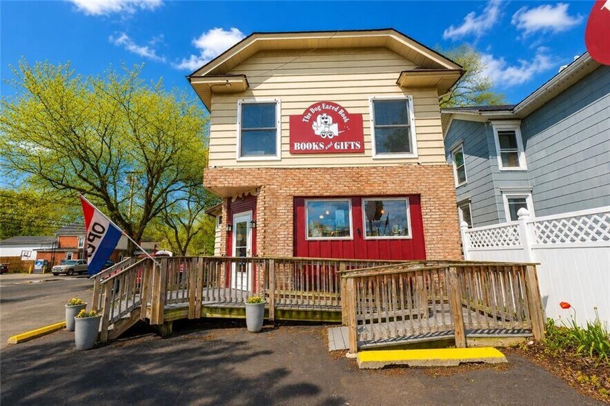 Primary Photo Of 450 E Main St, Palmyra General Retail For Sale