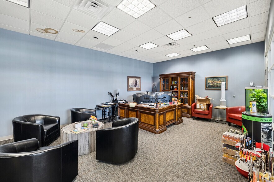 More Photos Of 6240 Abbott Dr, Omaha Distribution For Lease