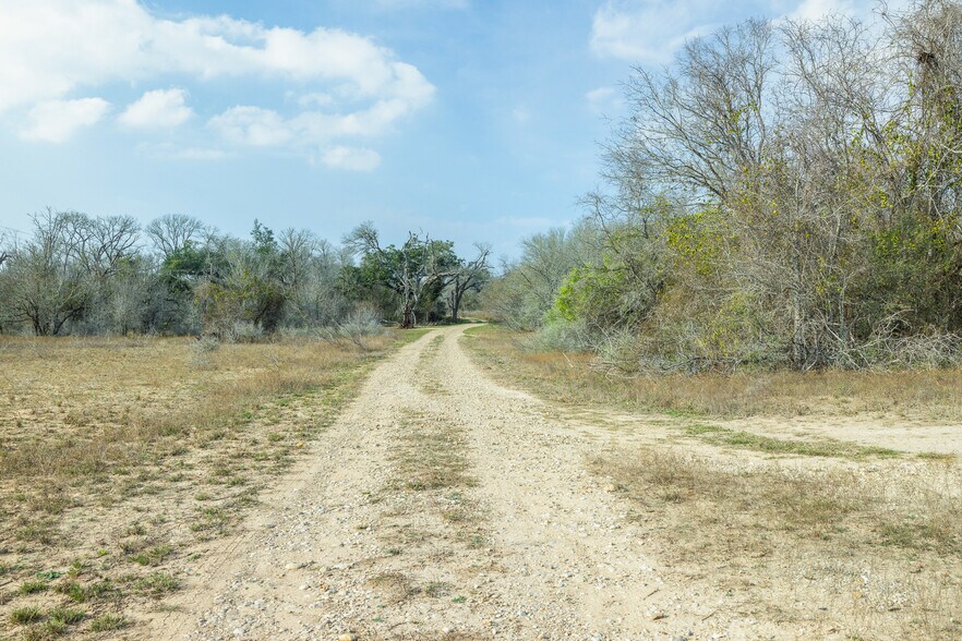 More Photos Of 1144 Treetop ln, Luling Land For Sale