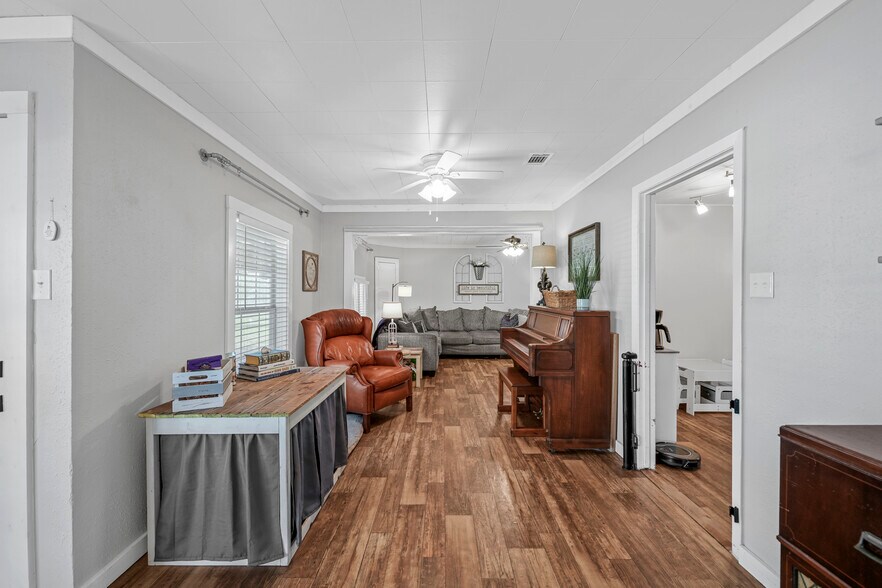 More Photos Of 3027 Poppy St, Needville Apartments For Sale