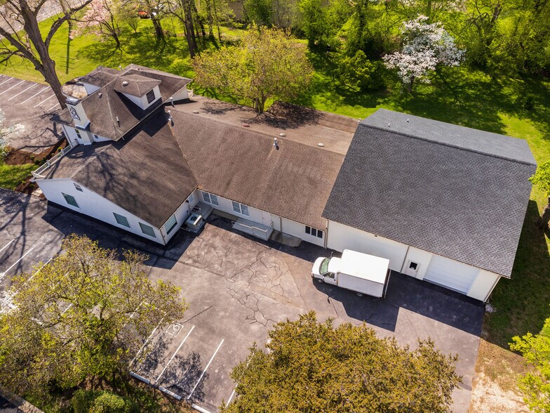 More Photos Of 10388 In-662 W, Newburgh Freestanding For Sale