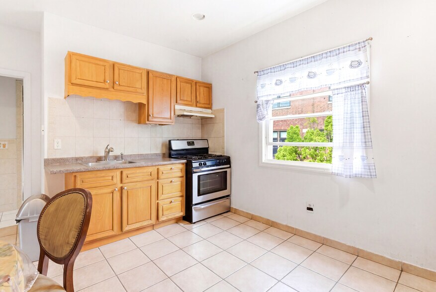 More Photos Of 99 Pulaski St, Newark Apartments For Sale