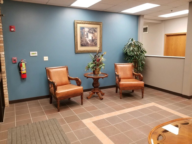 More Photos Of 850 W Bartlett Rd, Bartlett Medical For Sale