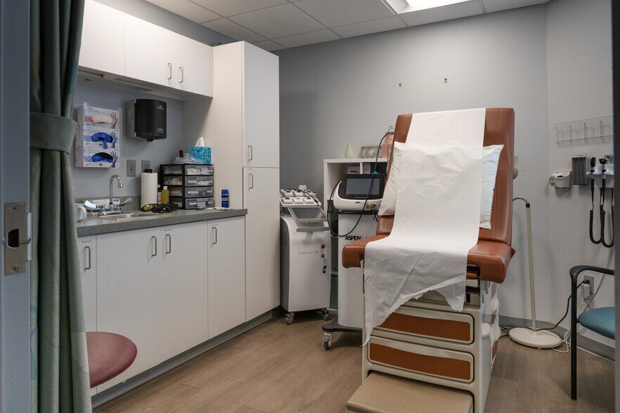 More Photos Of 571 Main St, Weymouth Medical For Lease