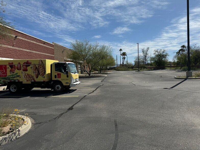 More Photos Of 3761 E Tennessee St, Tucson Warehouse For Lease