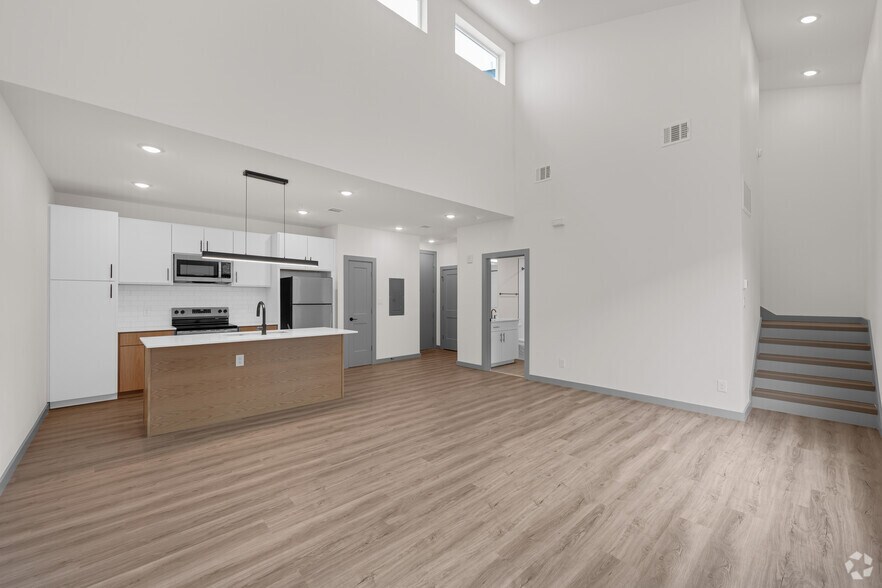 More Photos Of 3981-4001 Roseland Ave, Dallas Apartments For Sale