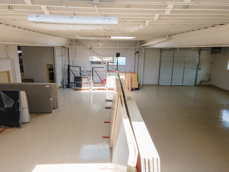 More Photos Of 1628 Rand Rd, Des Plaines Showroom For Sale