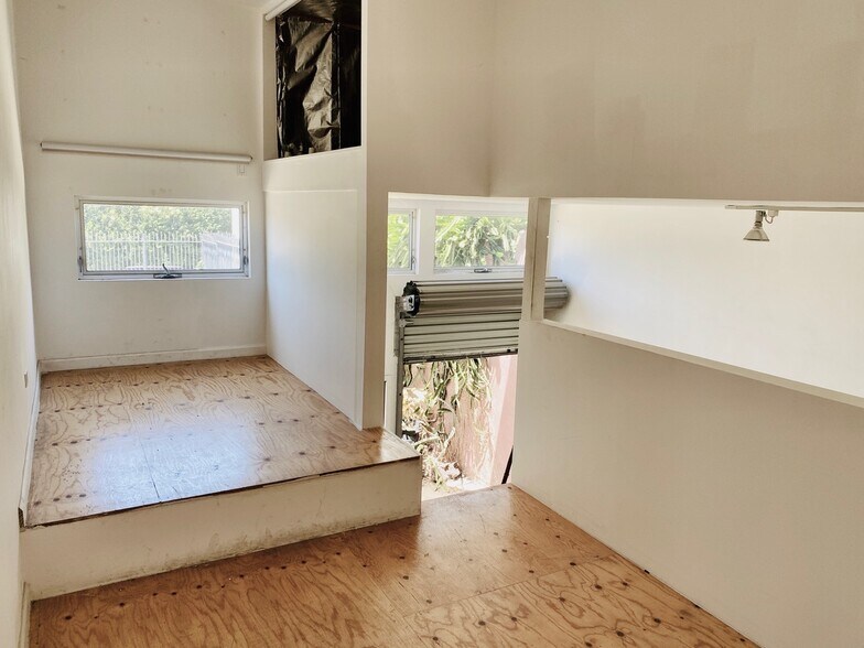 More Photos Of 3707-3711 W Jefferson Blvd, Los Angeles Warehouse For Lease
