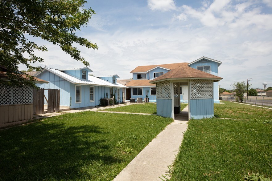 More Photos Of 6628 Crestway Dr, San Antonio Flex For Sale