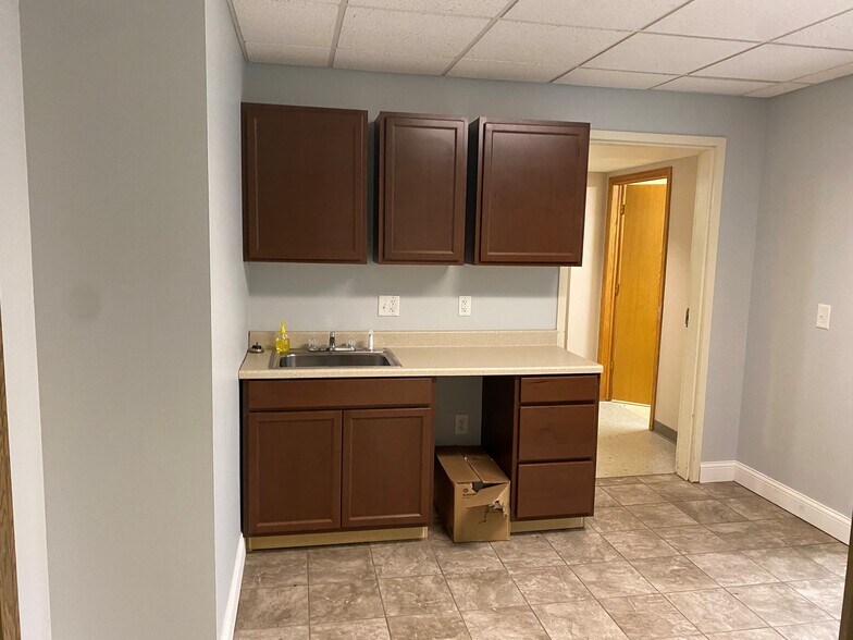 More Photos Of 2860 Jolly Rd, Okemos Office For Lease