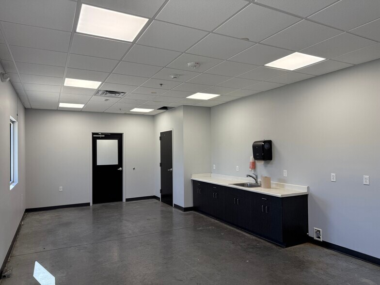 More Photos Of 3530 Marnie Ave, Waterloo Industrial For Sale