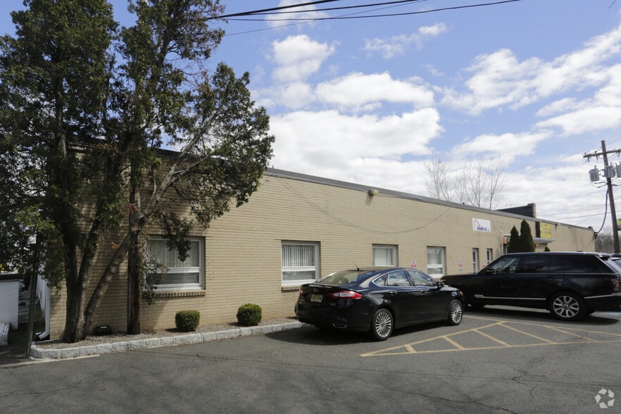 More Photos Of 82 Midland Ave, Saddle Brook Light Manufacturing For Lease
