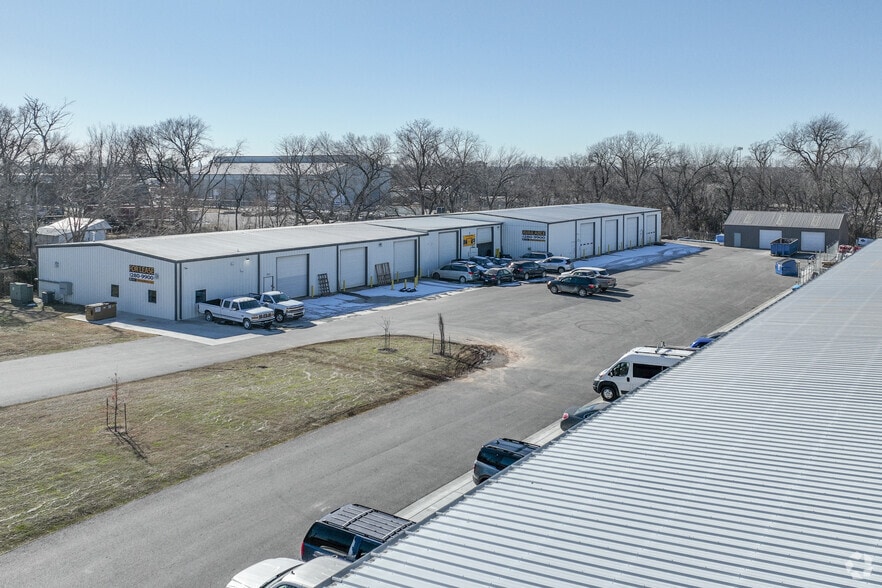 More Photos Of 126 N Garnett Rd, Tulsa Unknown For Lease