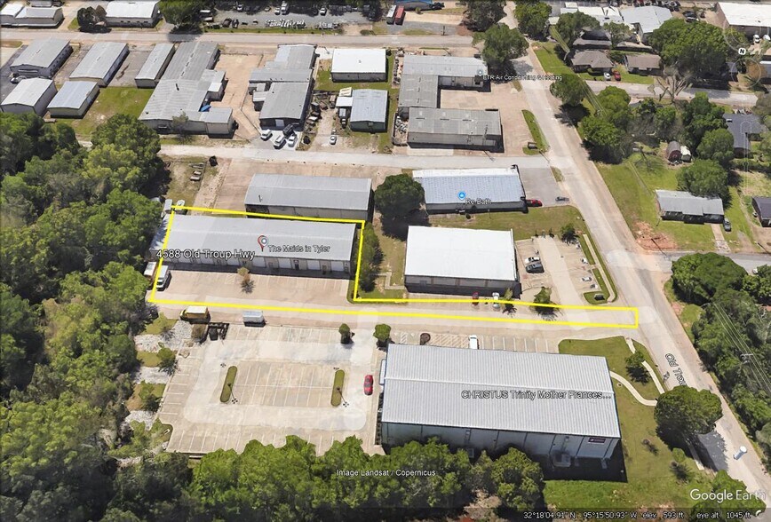 More Photos Of 4588 Old Troup Hwy, Tyler Showroom For Lease