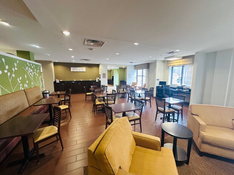 More Photos Of 4450 Rhea County Hwy, Dayton Hotel For Sale