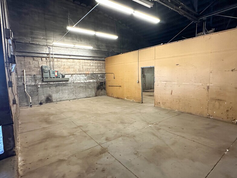 More Photos Of 423 N 7th St, Perry Freestanding For Sale