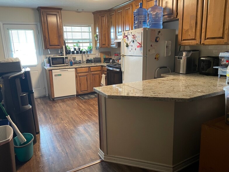 More Photos Of 902 Azalea Ct, College Station Apartments For Sale