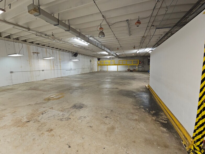 More Photos Of 3420 NW 7th St, Miami Light Distribution For Lease