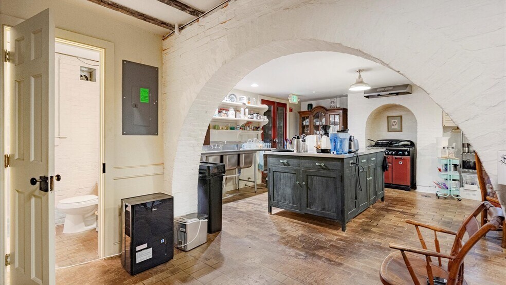 More Photos Of 637 Washington Blvd, Baltimore Hospitality For Sale