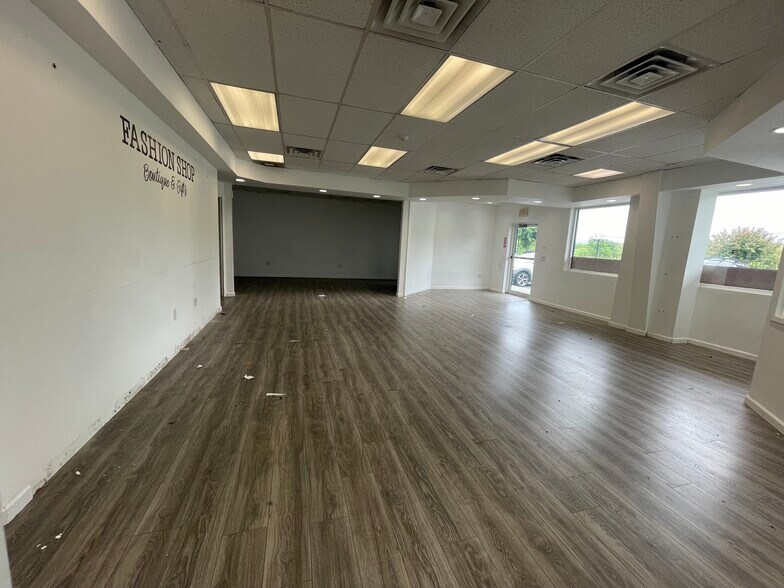 More Photos Of 10 IBM Rd, Poughkeepsie Storefront For Lease