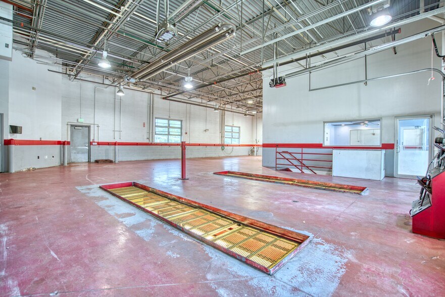 More Photos Of 165 S McCaslin Blvd, Louisville Auto Repair For Lease