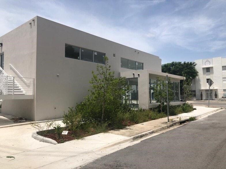 More Photos Of 7111 Biscayne Blvd, Miami Freestanding For Sale