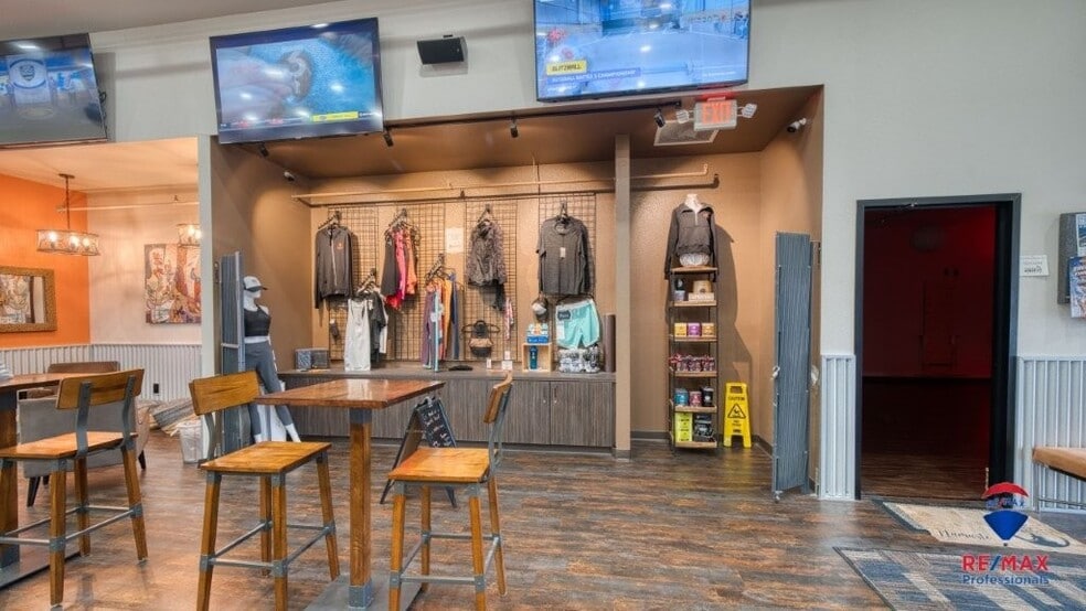 More Photos Of 5201 S Douglas Hwy, Gillette Bar For Sale
